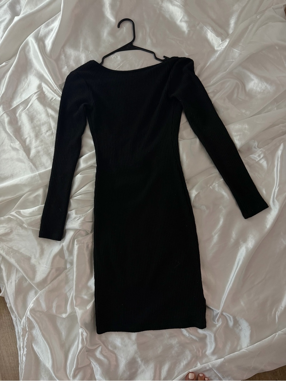 Classic Black Long-Sleeve Ribbed Bodycon Dress